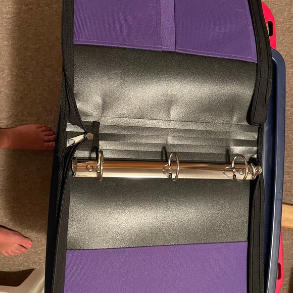 Basic binder with zipper pouch - Picture 2 of 3